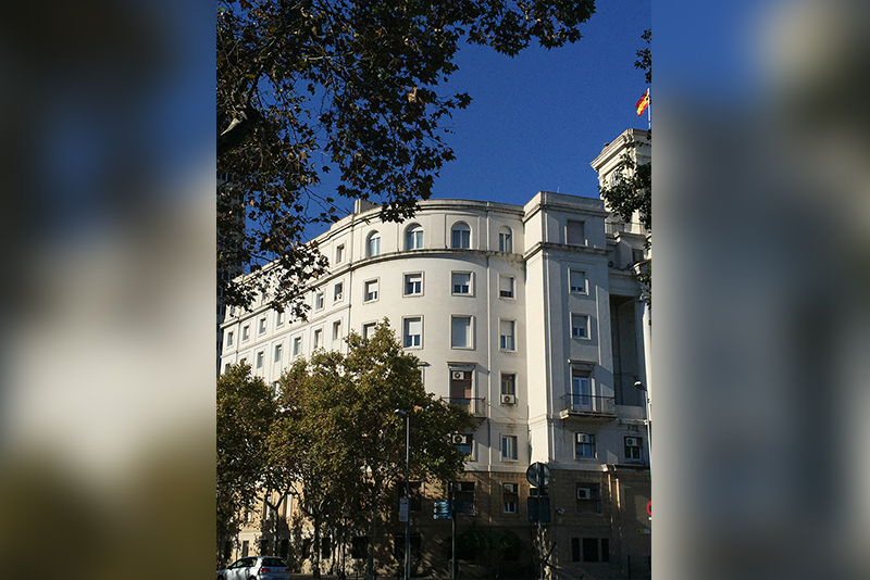 格拉夫智能卷帘窗